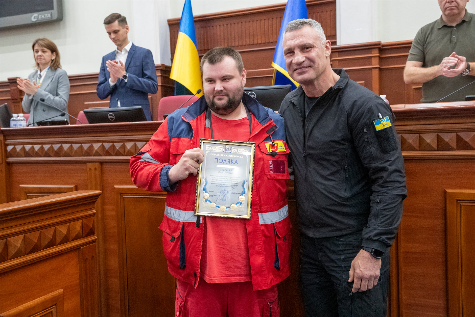 У Києві з нагоди Всесвітнього дня екстреної допомоги відзначили працівників столичної служби «екстренки».-19