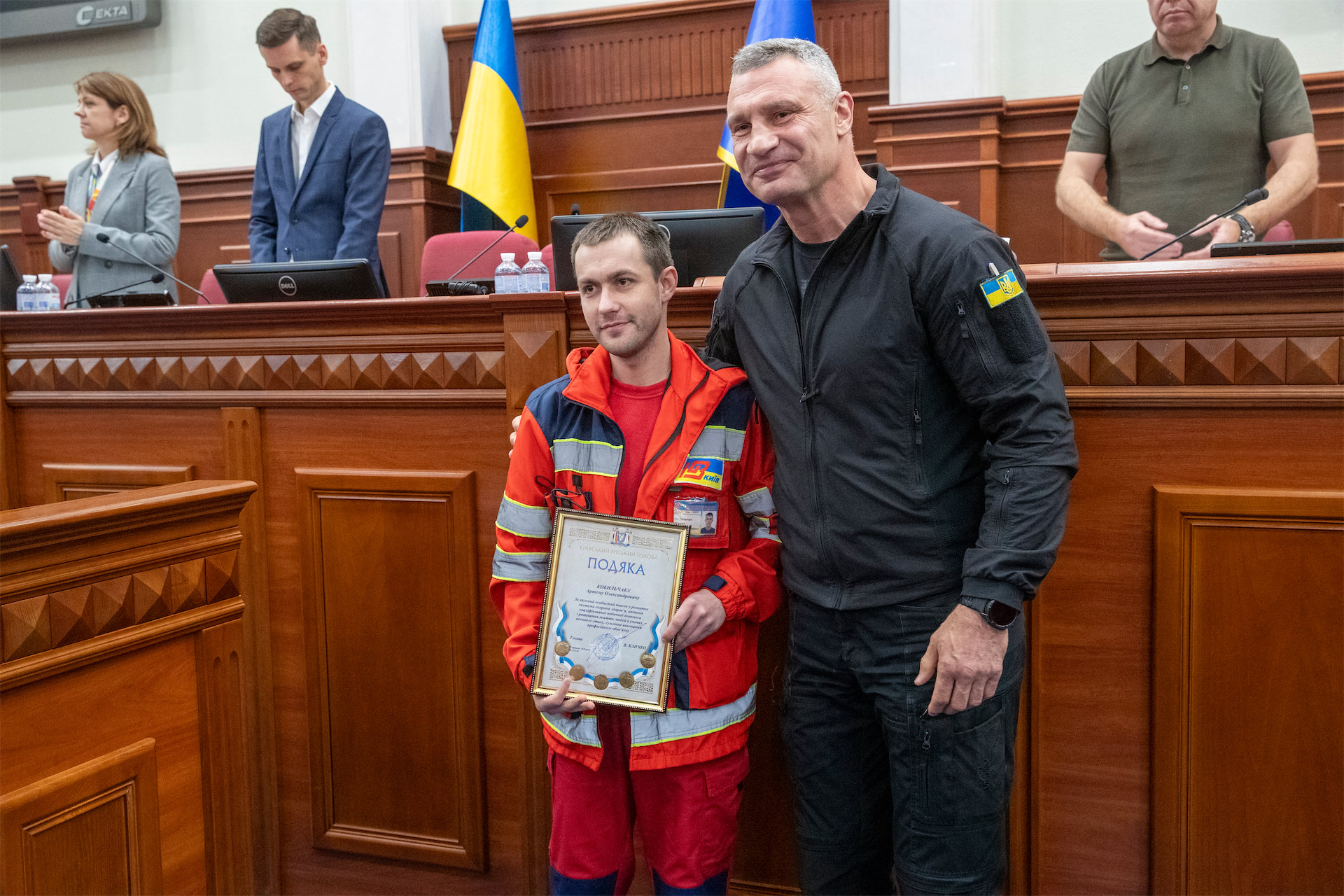 У Києві з нагоди Всесвітнього дня екстреної допомоги відзначили працівників столичної служби «екстренки».-21