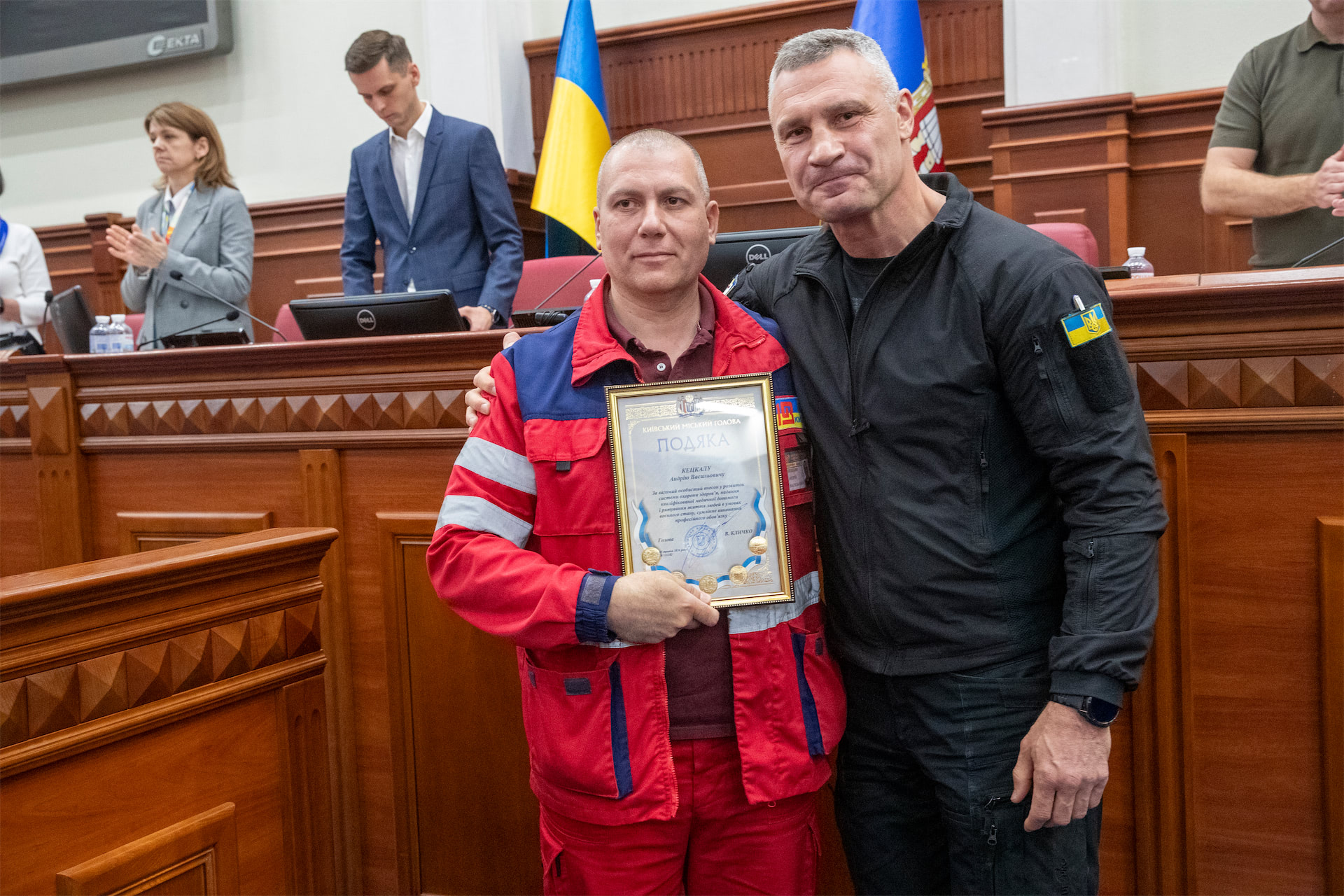 У Києві з нагоди Всесвітнього дня екстреної допомоги відзначили працівників столичної служби «екстренки».-24