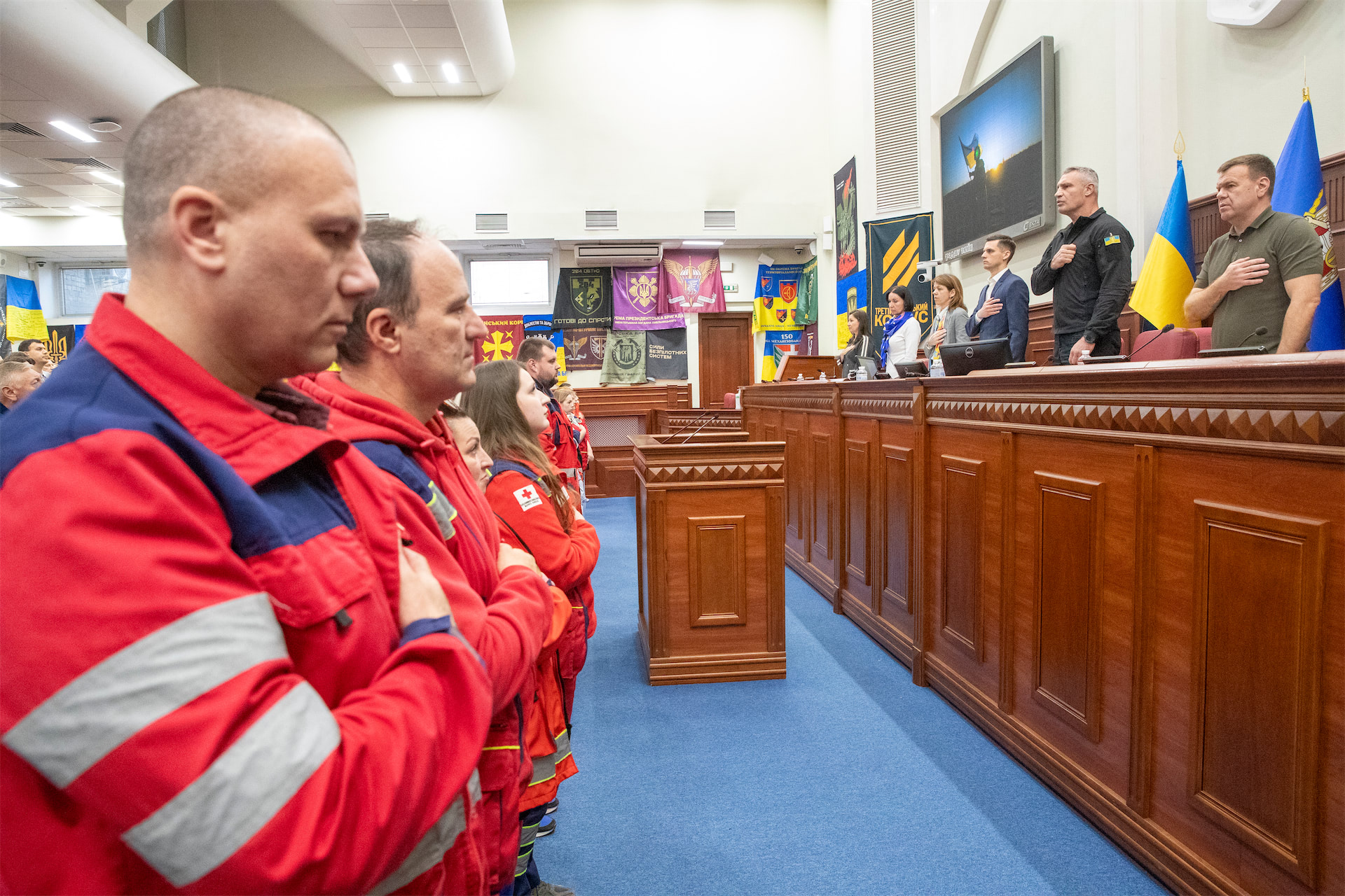 У Києві з нагоди Всесвітнього дня екстреної допомоги відзначили працівників столичної служби «екстренки».-34