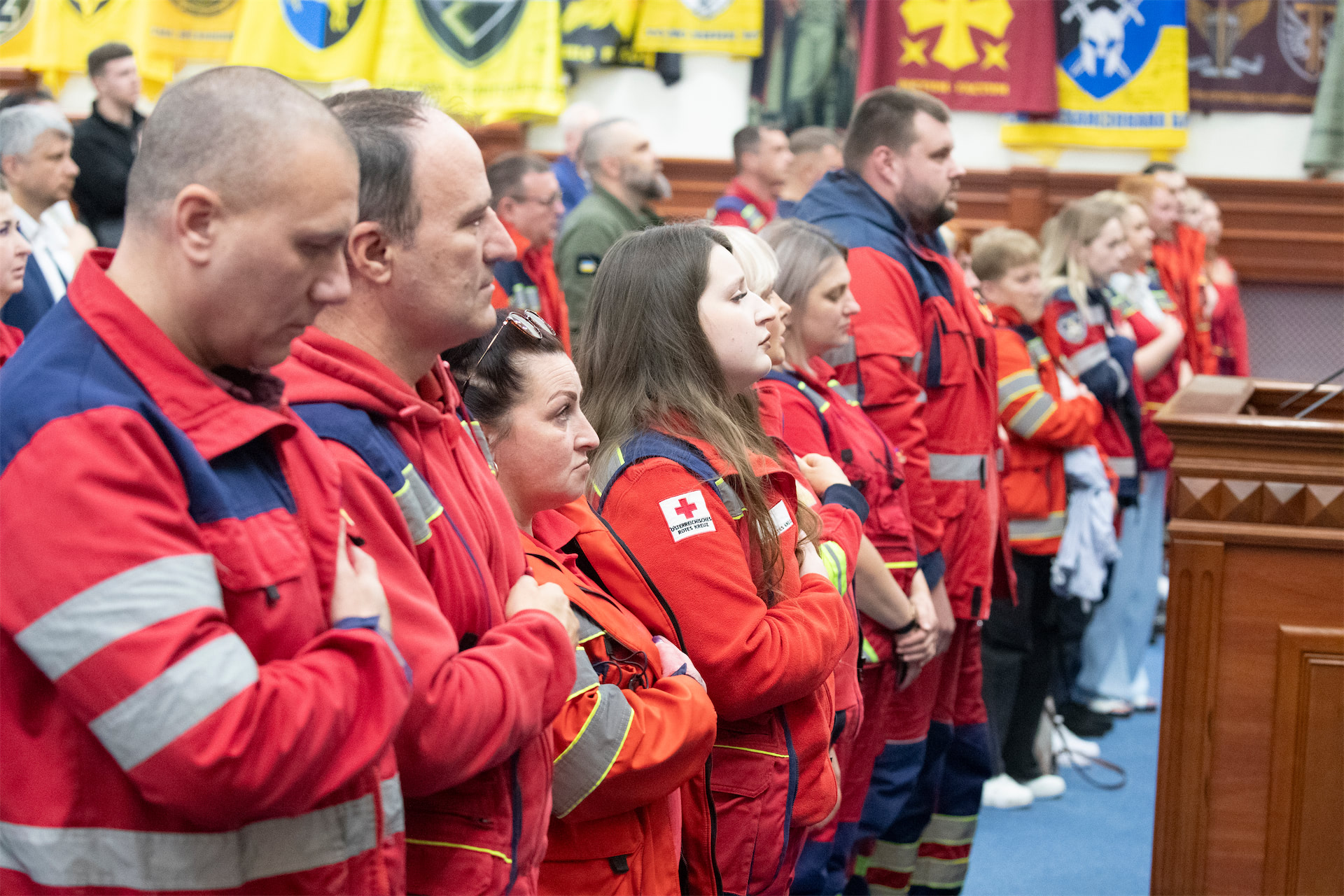 У Києві з нагоди Всесвітнього дня екстреної допомоги відзначили працівників столичної служби «екстренки».-37