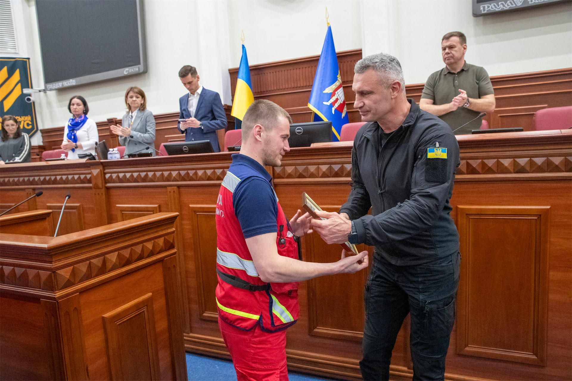 У Києві з нагоди Всесвітнього дня екстреної допомоги відзначили працівників столичної служби «екстренки».-38