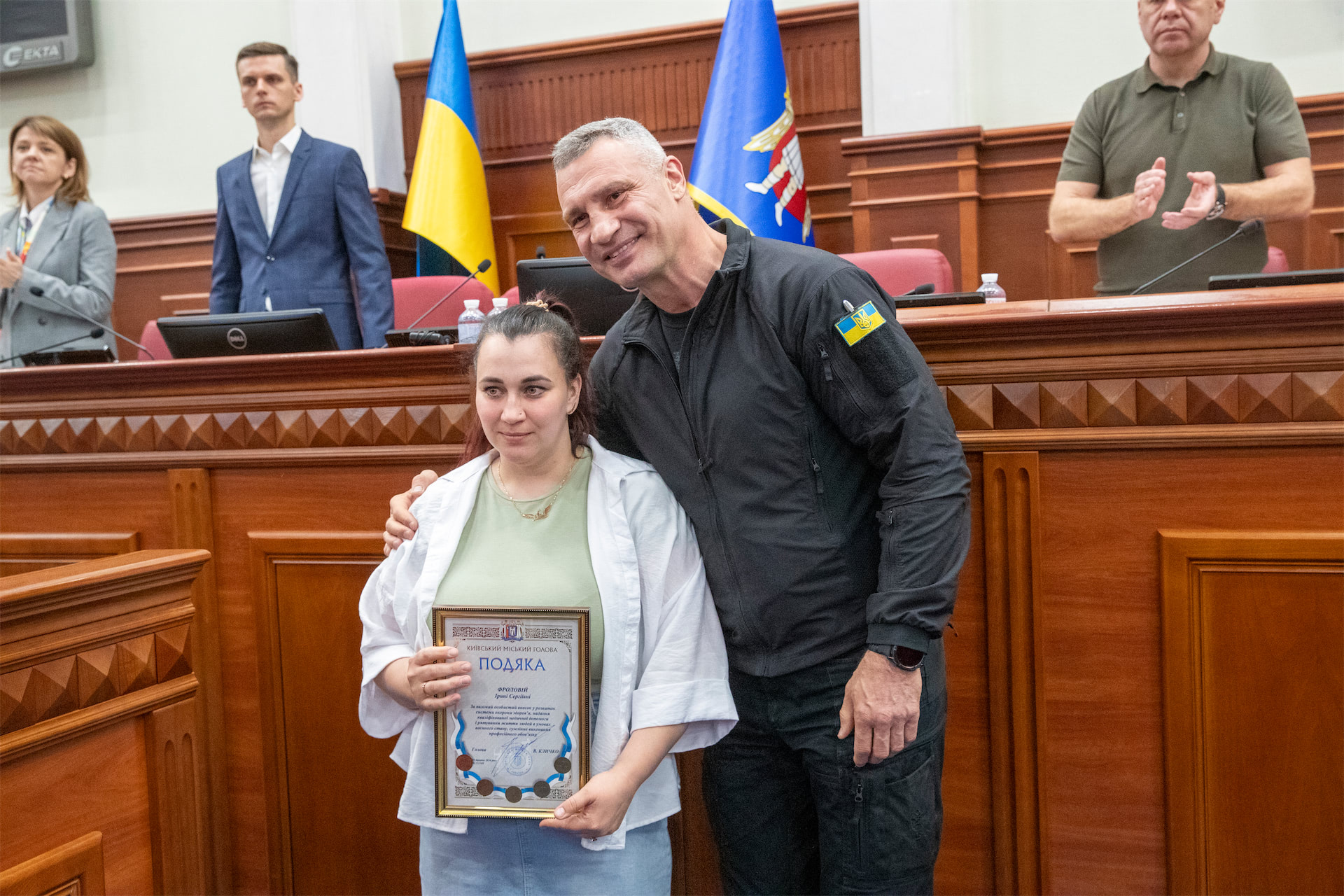У Києві з нагоди Всесвітнього дня екстреної допомоги відзначили працівників столичної служби «екстренки».-3