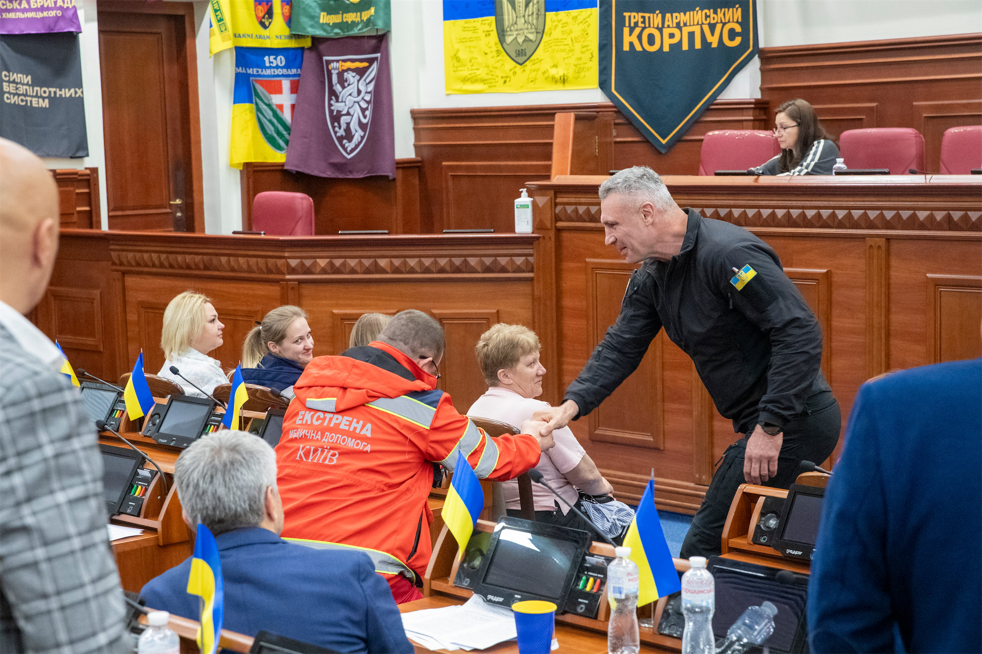 У Києві з нагоди Всесвітнього дня екстреної допомоги відзначили працівників столичної служби «екстренки».-40