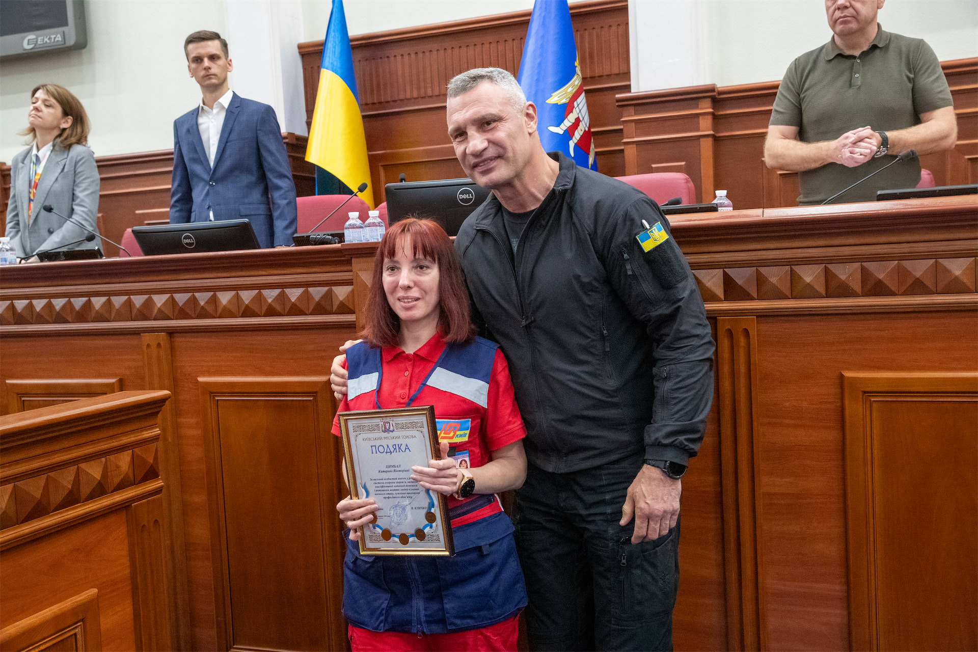 У Києві з нагоди Всесвітнього дня екстреної допомоги відзначили працівників столичної служби «екстренки».-4