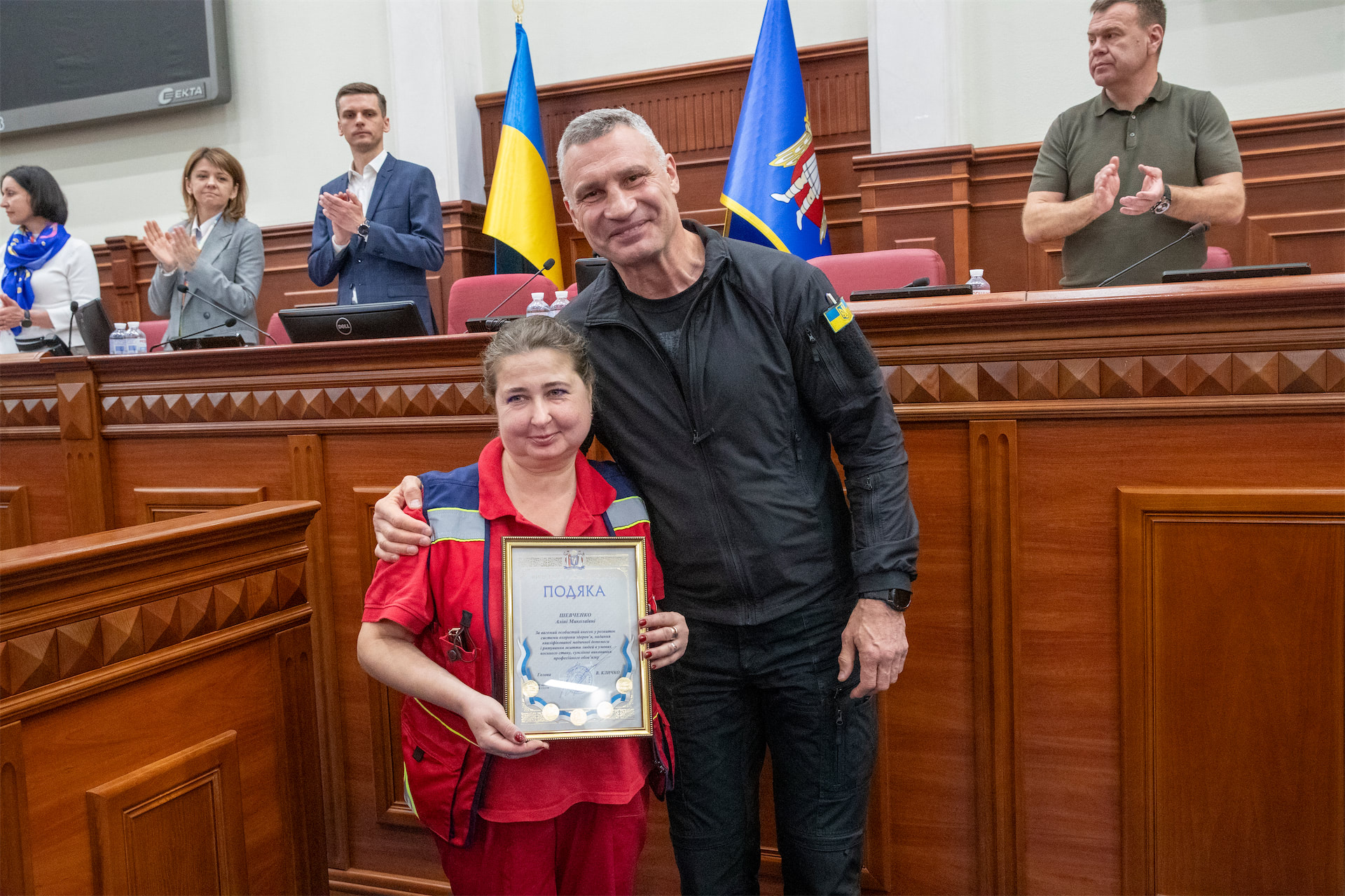 У Києві з нагоди Всесвітнього дня екстреної допомоги відзначили працівників столичної служби «екстренки».-6